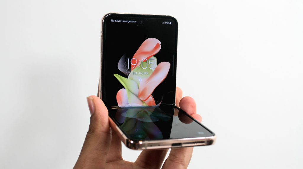 Pandang Pertama : Samsung Galaxy Z Flip4 - foldable kompak generasi baharu yang diperhalusi 1