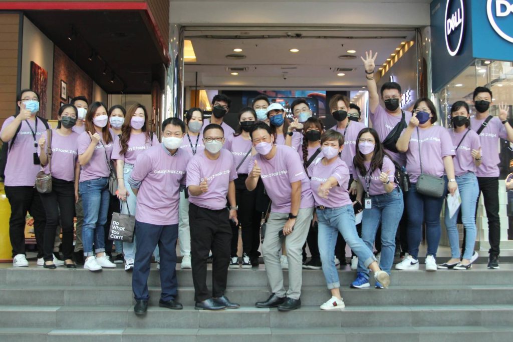300 kakitangan Samsung Malaysia turun padang mendekati pelanggan sempena hari #UnfoldYourWorld 1