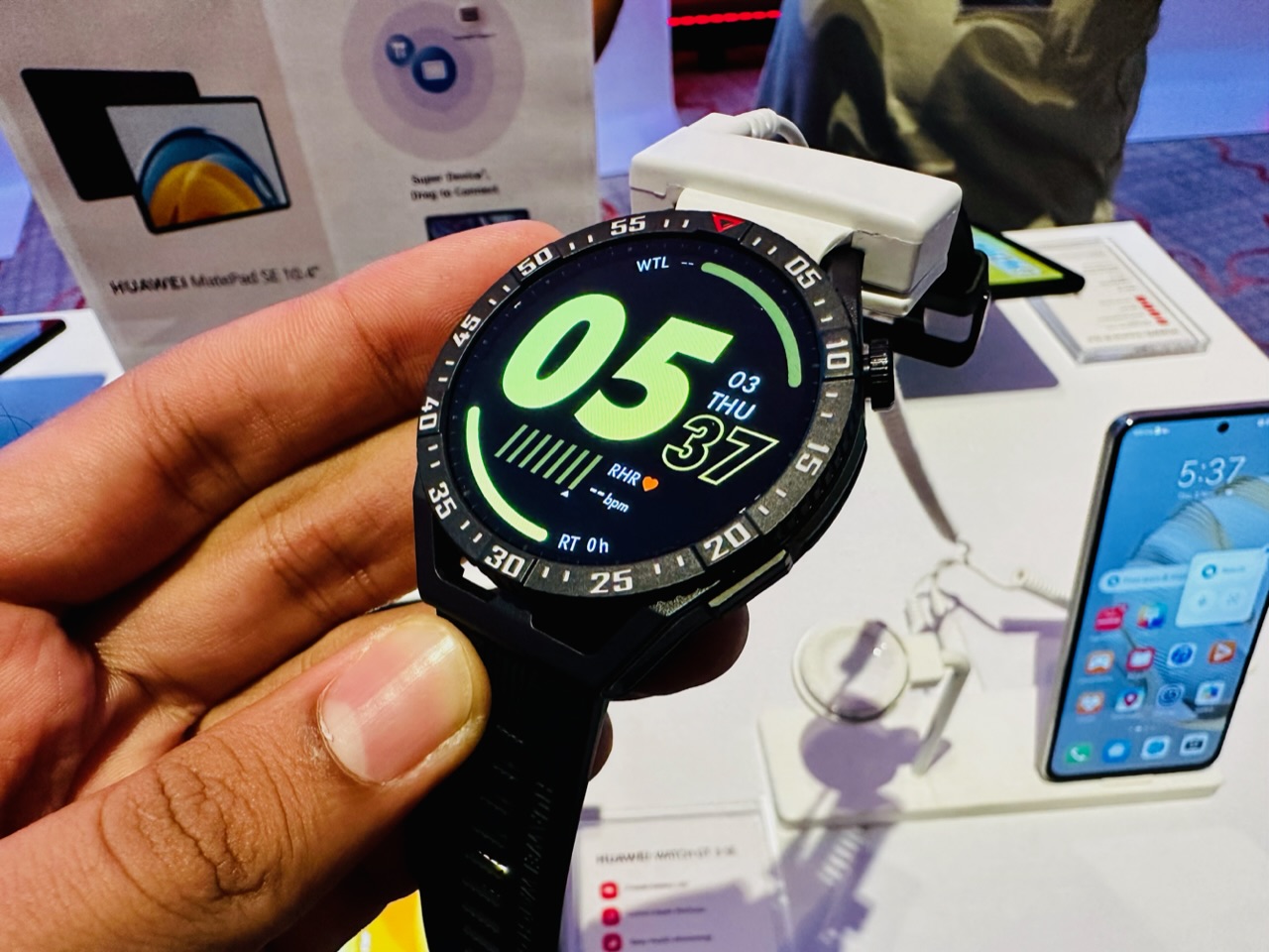 HUAWEI Watch GT 3 SE kini rasmi di Malaysia pada harga promosi RM 699 10