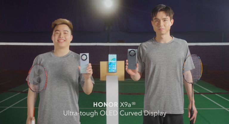 Aaron Chia dan Soh Wooi Yik uji ketahanan skrin Honor X9a 5G 6