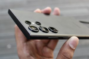Samsung Galaxy S24 Ultra dilaporkan akan memiliki kerangka titanium 4