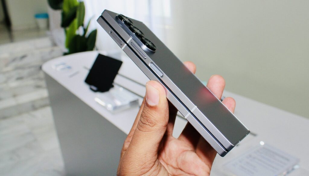 Pandang Pertama : Samsung Galaxy Z Fold6 2