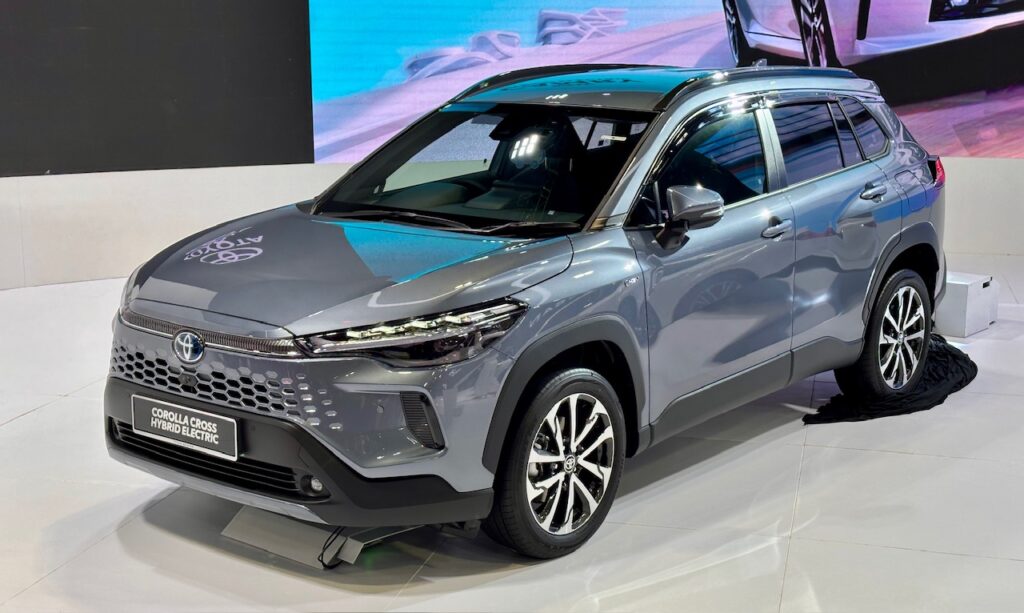 Toyota Corolla Cross 2025 dan Camry 2025 dilancarkan di KLIMS 2024 5