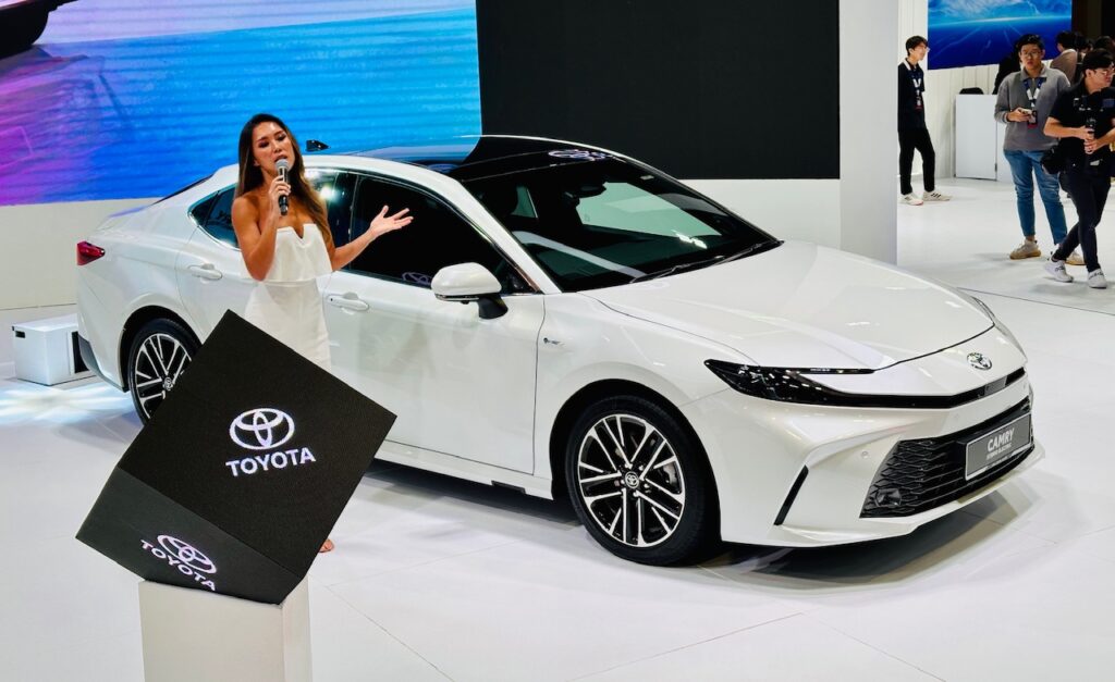 Toyota Corolla Cross 2025 dan Camry 2025 dilancarkan di KLIMS 2024 4