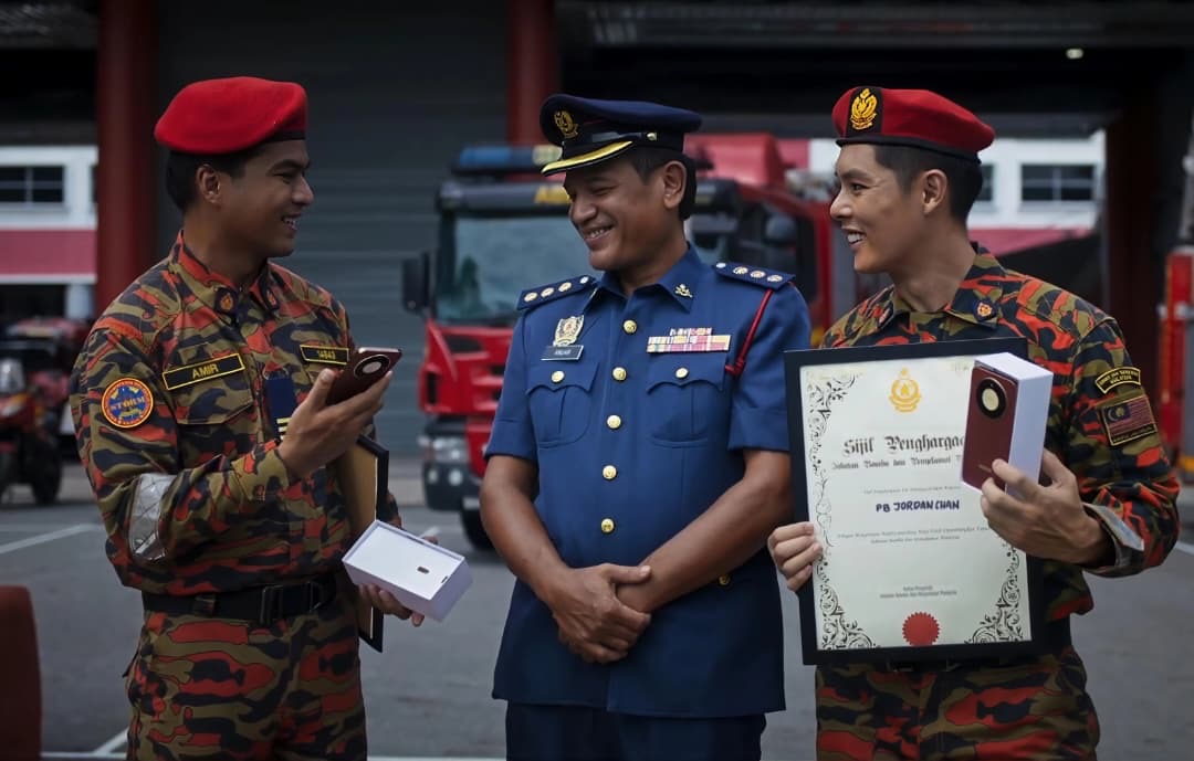 HONOR Malaysia Kolaborasi Dengan Legasi: Bomba The Movie, Menampilkan Telefon Pintar Misteri Yang Dibina Untuk Tahan Lasak 3 HONOR Malaysia Kolaborasi Dengan Legasi: Bomba The Movie, Menampilkan Telefon Pintar Misteri Yang Dibina Untuk Tahan Lasak 3