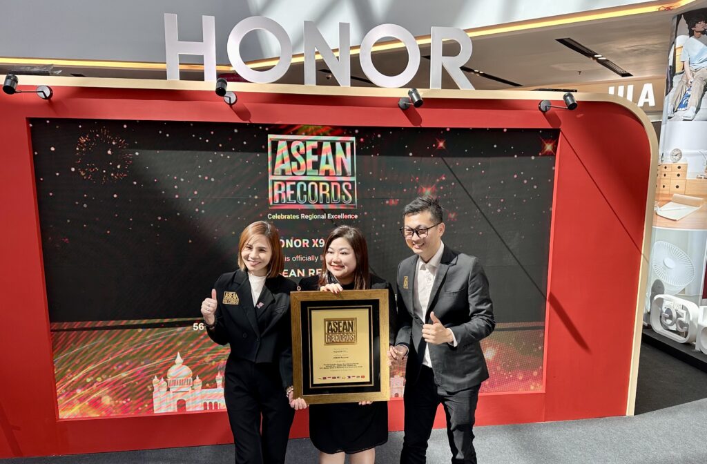 Siri HONOR X9 terima anugerah Telefon Pintar Kelas Pertengahan Paling Laris dari ASEAN RECORDS 1