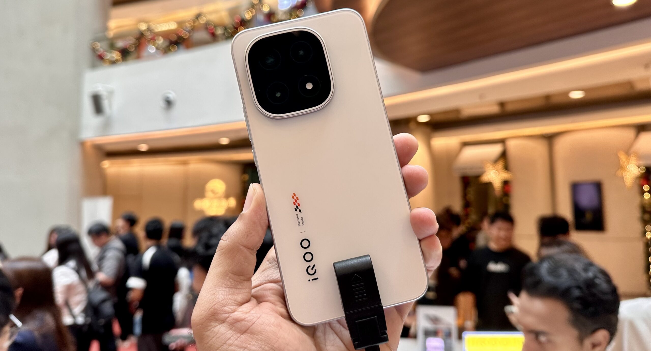 iQOO 15 5G kini rasmi di Malaysia dengan cip Snapdragon 8 Elite Gen 5 dan bateri 7000mAh 4 iQOO 15 5G kini rasmi di Malaysia dengan cip Snapdragon 8 Elite Gen 5 dan bateri 7000mAh 2