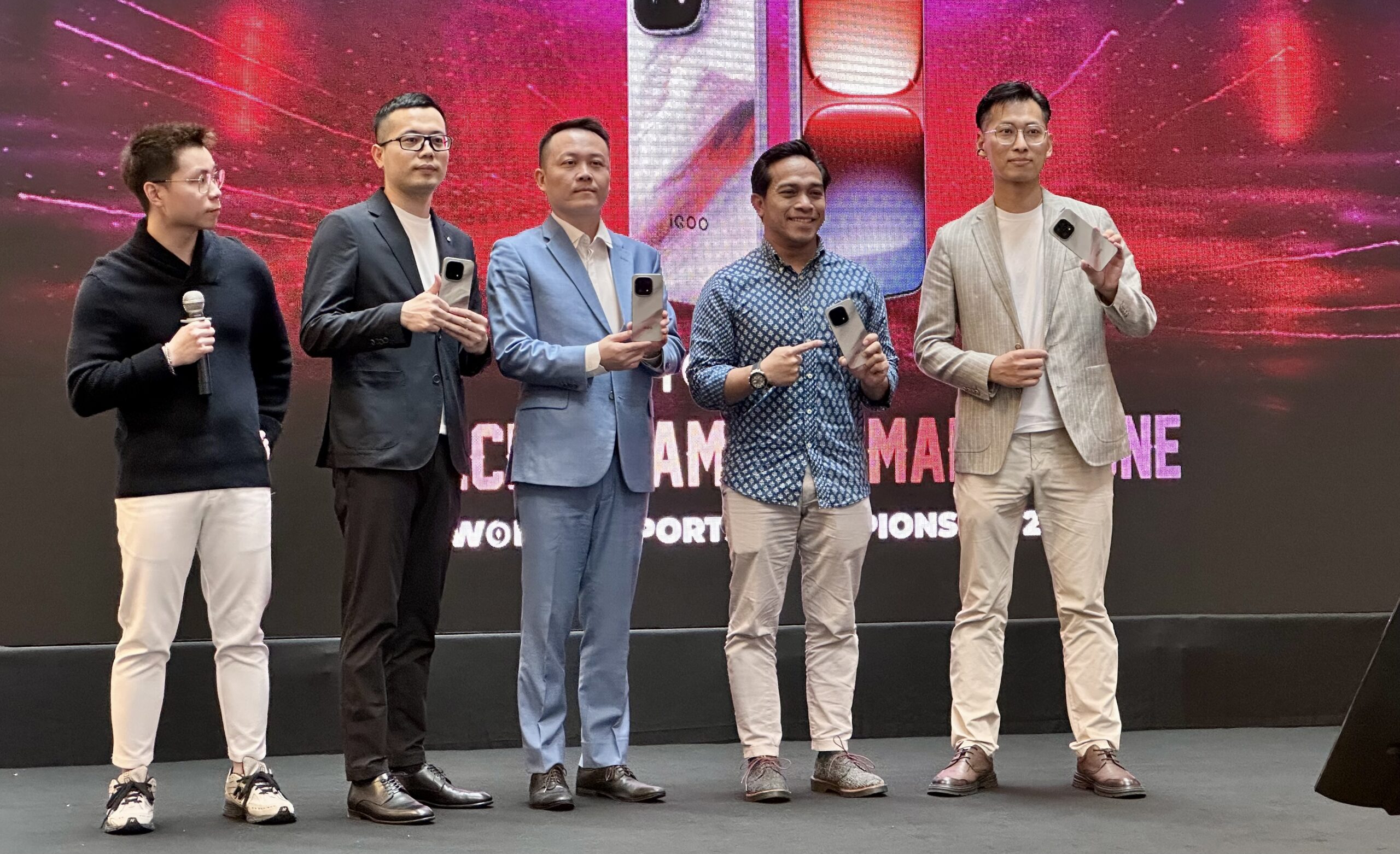 iQOO 15 5G kini rasmi di Malaysia dengan cip Snapdragon 8 Elite Gen 5 dan bateri 7000mAh 2 iQOO 15 5G kini rasmi di Malaysia dengan cip Snapdragon 8 Elite Gen 5 dan bateri 7000mAh 1