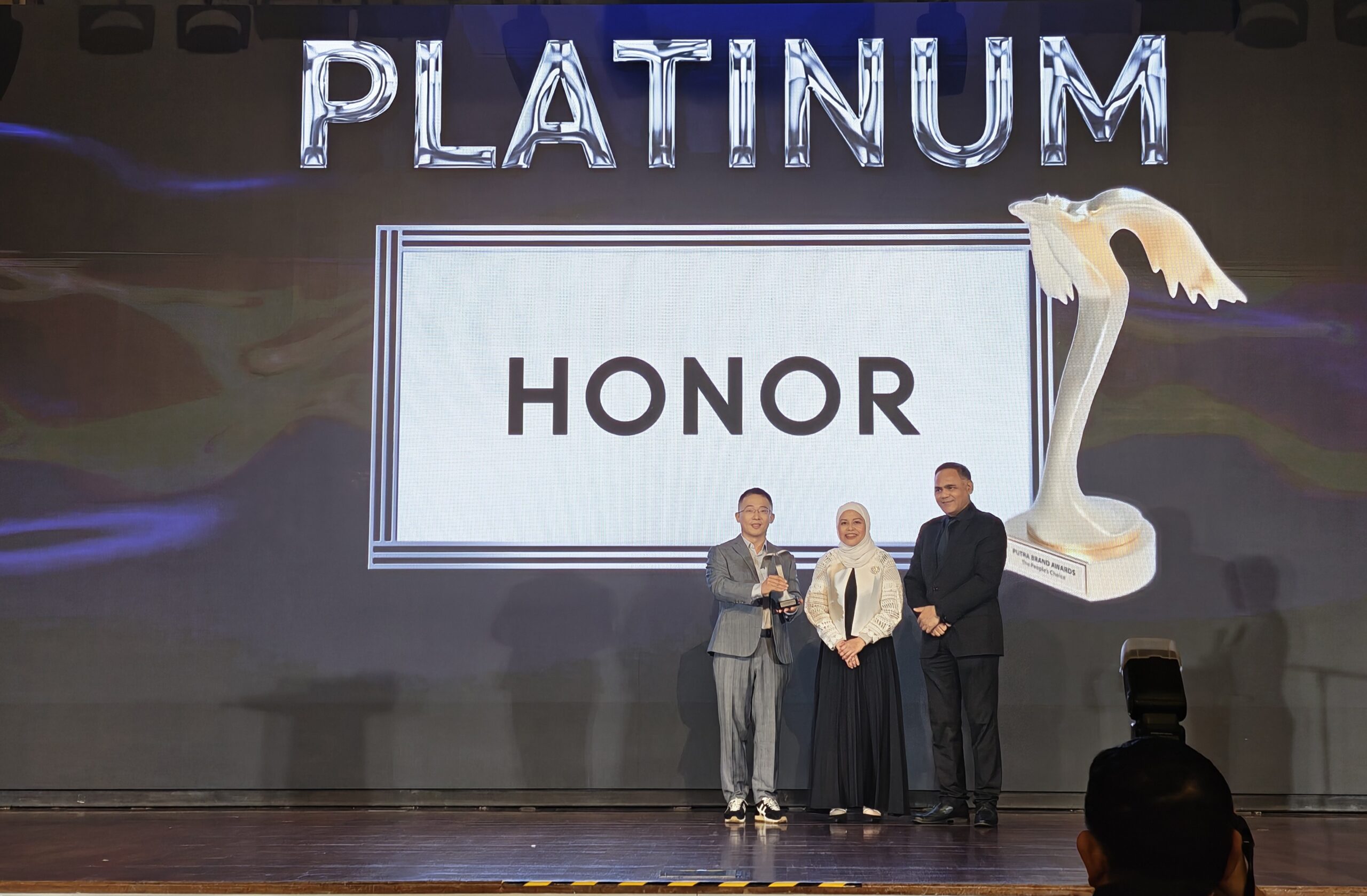 HONOR Dinobatkan sebagai Pemenang Platinum di Putra Brand Awards 2025 2 HONOR Dinobatkan sebagai Pemenang Platinum di Putra Brand Awards 2025 2