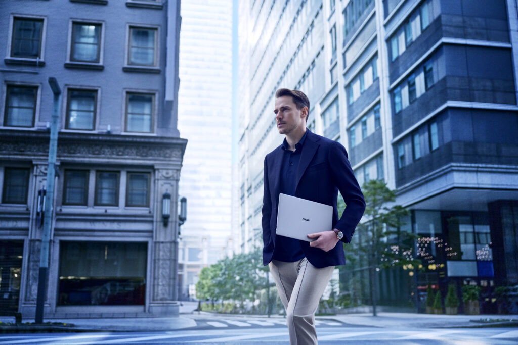 ASUS ExpertBook Ultra Dilancarkan Di Malaysia – Laptop Perniagaan AI Seberat 0.99kg Dengan Prestasi Sehingga 50W 1 ASUS ExpertBook Ultra Dilancarkan Di Malaysia – Laptop Perniagaan AI Seberat 0.99kg Dengan Prestasi Sehingga 50W 1