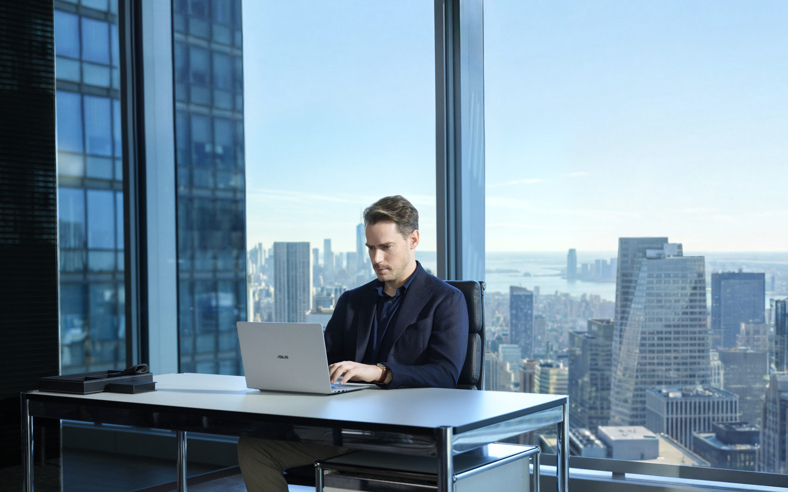 ASUS ExpertBook Ultra Dilancarkan Di Malaysia – Laptop Perniagaan AI Seberat 0.99kg Dengan Prestasi Sehingga 50W 2 ASUS ExpertBook Ultra Dilancarkan Di Malaysia – Laptop Perniagaan AI Seberat 0.99kg Dengan Prestasi Sehingga 50W 2